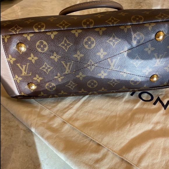 Authentic Louis Vuitton Pallas MM - Picture 10 of 15